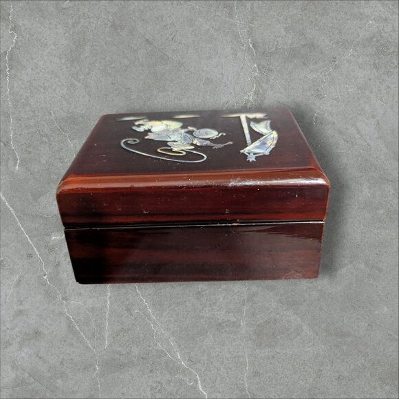 Vintage Wooden Trinket Box With Inlaid Mother-Of-Pearl Design - Picture 2 of 8